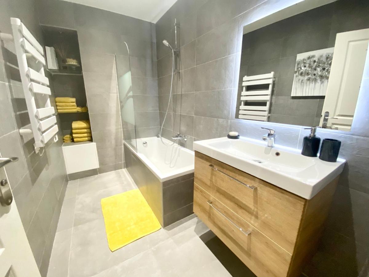 Cozy 2Br Appartment Near The Port Of นีซ ภายนอก รูปภาพ